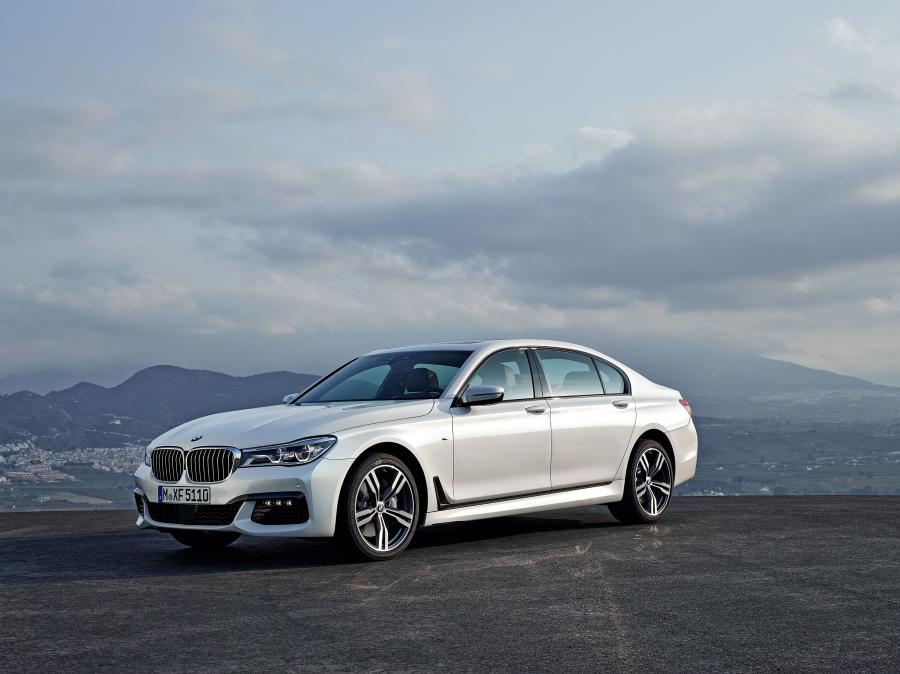  BMW 750Li xDrive M Sport 2015 года  (фото 18 из 22)